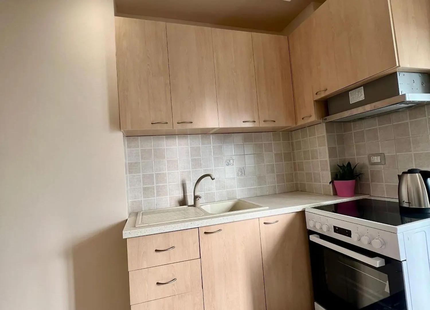 Xhomlliku Apartment Tirana 0*,  Albania