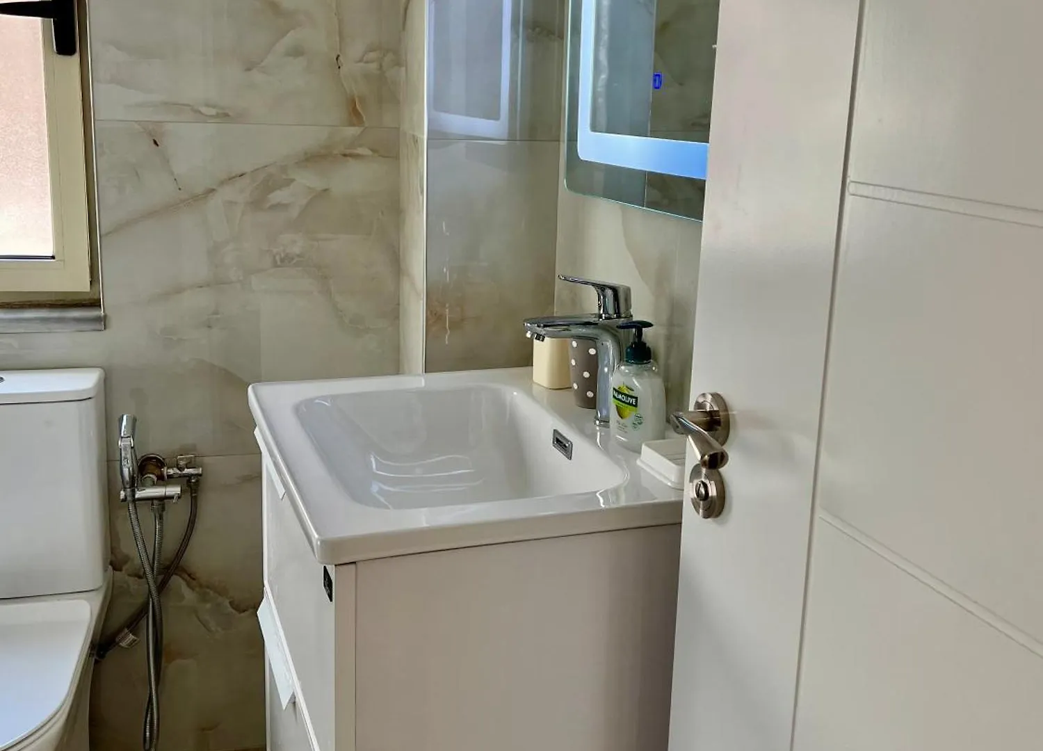 Xhomlliku Apartment Tirana